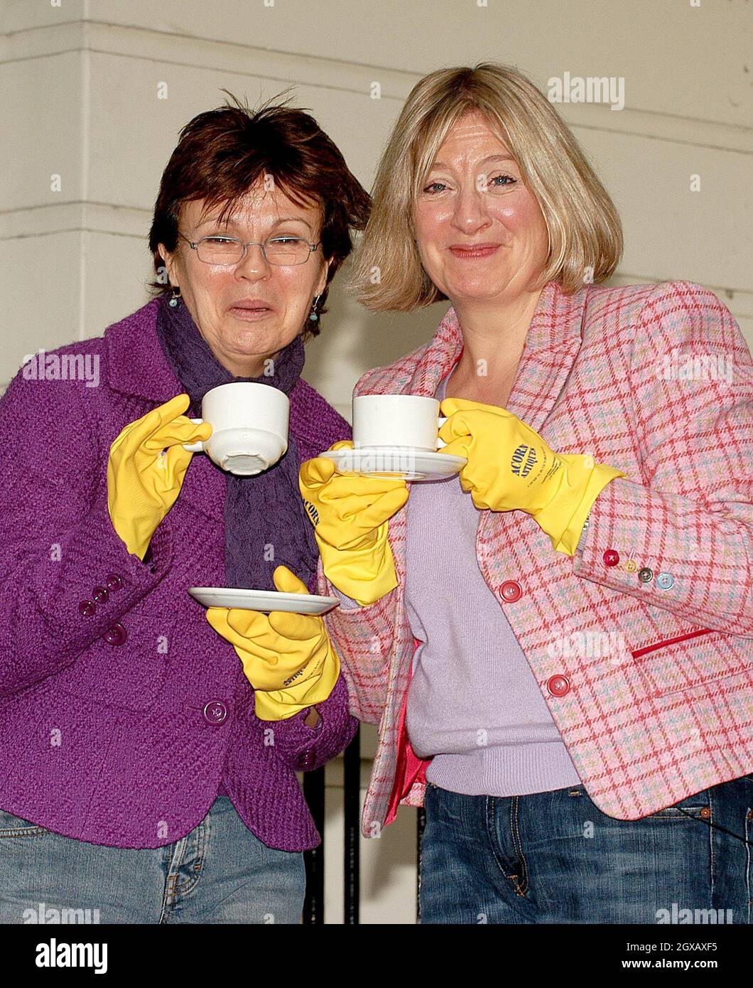 Fotozelle für Victoria Wood und Julie Walters für `Acorn Antiques', ein Musical von Victoria Wood, im Theatre Royal, Haymarket, London, 02.12.04. Stockfoto